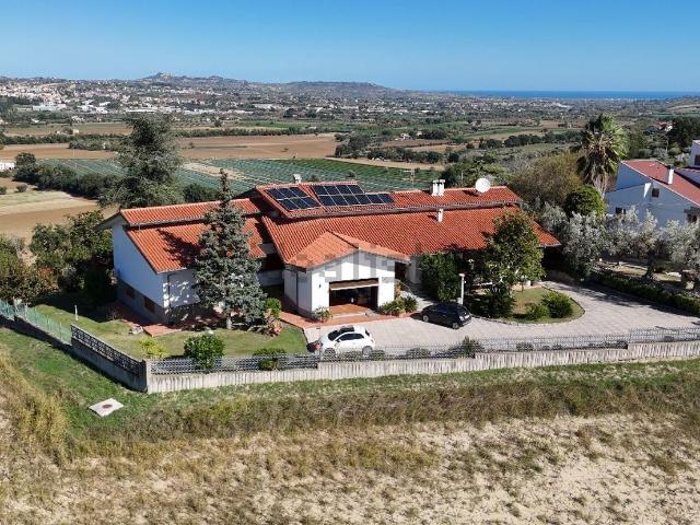 Casa in vendita a Unione dei Comuni della Val Vibrata, Sant'omero