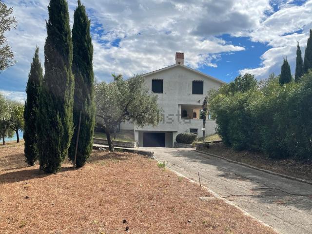 Casa in vendita a Montevecchio, Vasto