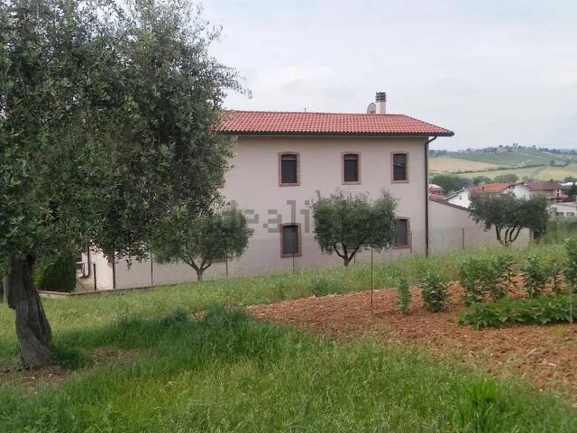 Casa in vendita a Unione dei Comuni della Val Vibrata, Tortoreto