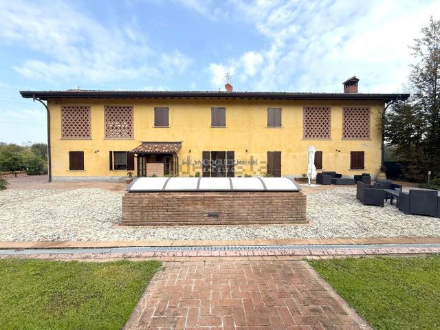 Casa in vendita a Osnago, Lombardia