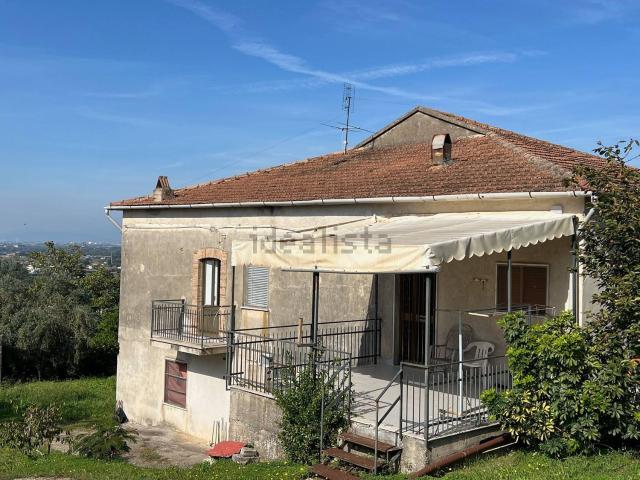 Casa in vendita a Altavilla Silentina, Campania