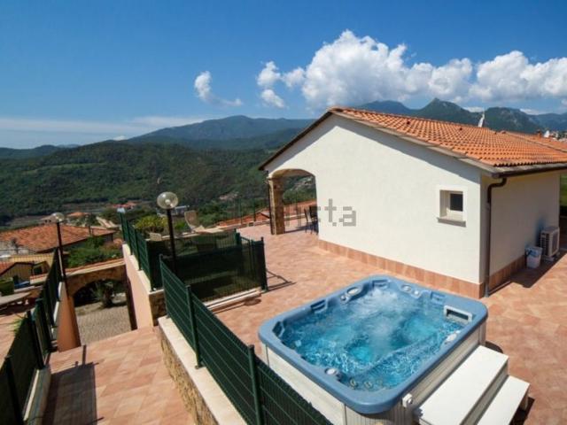 Casa in vendita a Tovo San Giacomo, Liguria