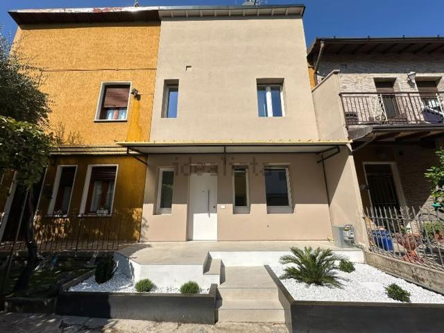 Casa in vendita a Villa di Salò, Salò