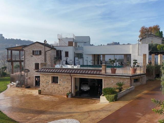 Casa in vendita a Colle in Su, Marche
