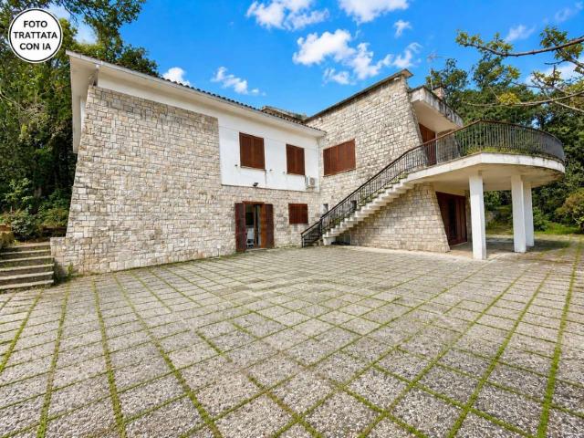 Casa in vendita a Mezzomonte, Sabaudia