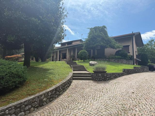 Casa in vendita a Inverigo, Lombardia