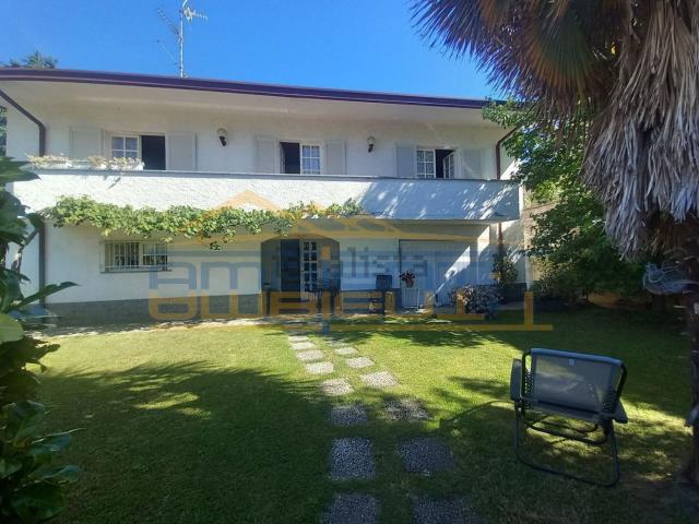 Casa in vendita a Barzanò, Lombardia