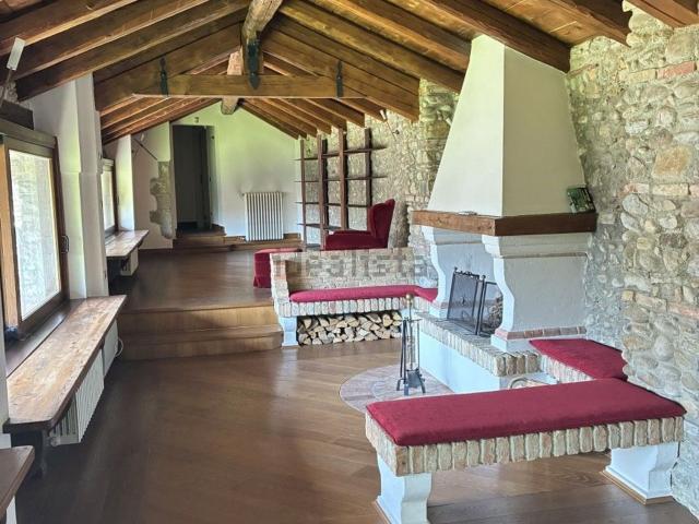 Casa in vendita a Valdobbiadene, Veneto