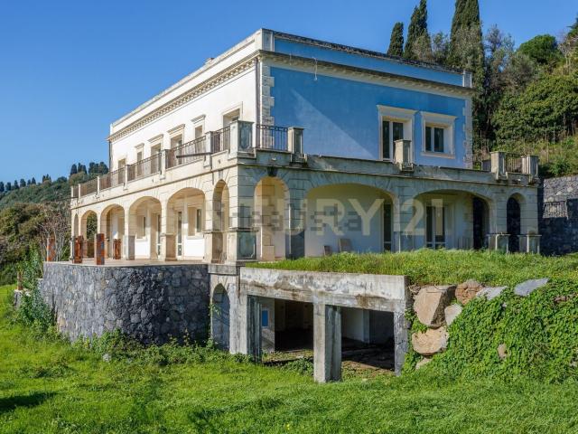 Casa in vendita a Valverde, Sicilia