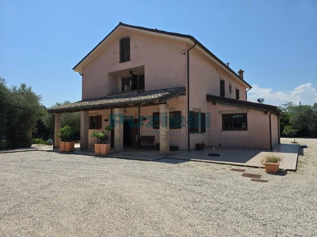 Casa in vendita a Molini di Tenna, Fermo