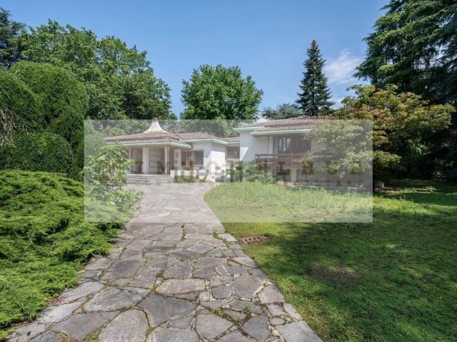 Casa in vendita a Carate Brianza, Lombardia