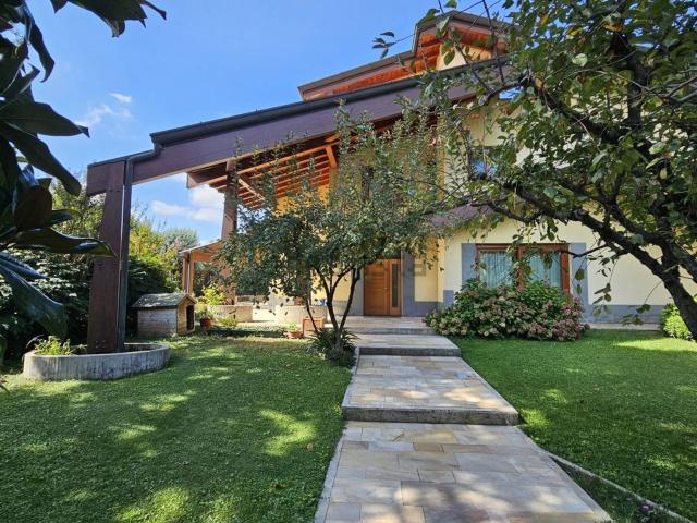 Casa in vendita a Caravaggio, Lombardia