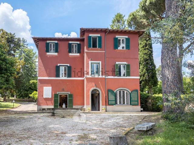 Casa in vendita a Ronciglione, Lazio