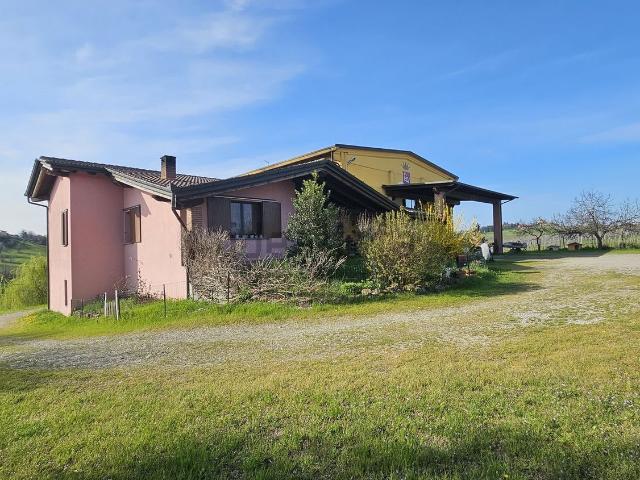 Casa in vendita a Ziano Piacentino, Reggio Emilia