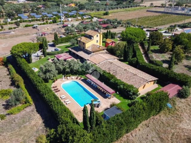 Casa in vendita a Le Farine, Viterbo