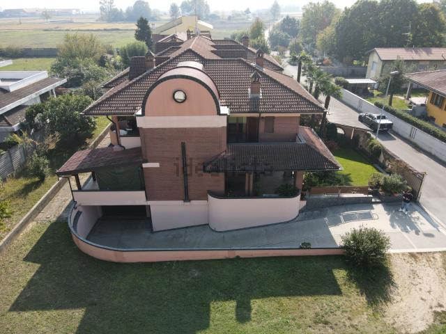 Casa in vendita a Cerano, Novara