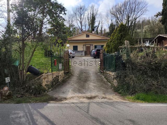 Casa in vendita a Rocca Sinibalda, Lazio