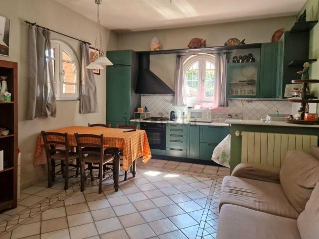Casa in vendita a Marina Di Massa, Toscana