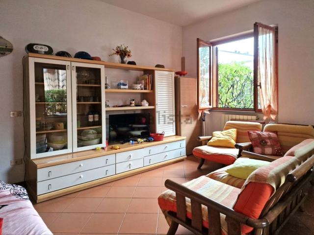 Casa in vendita a Marina di Massa, Marina Di Massa