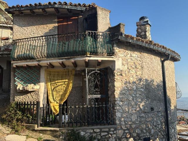 Casa in vendita a Serrone, Lazio