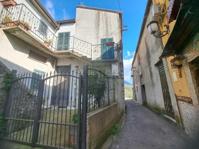 Casa in vendita a Frasso Telesino, Campania