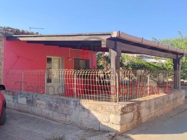 Casa in vendita a Vittoria, Ragusa