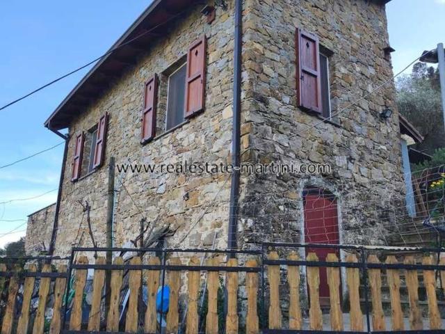 Casa in vendita a Dolceacqua, Liguria