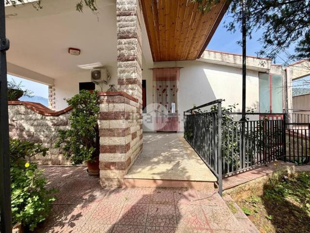 Casa in vendita a Carini, Palermo