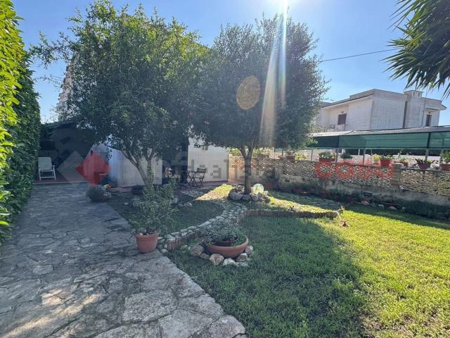 Casa in vendita a Leporano, Taranto