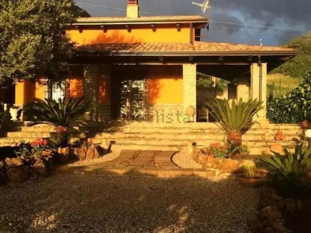 Casa in vendita a Giungano, Campania