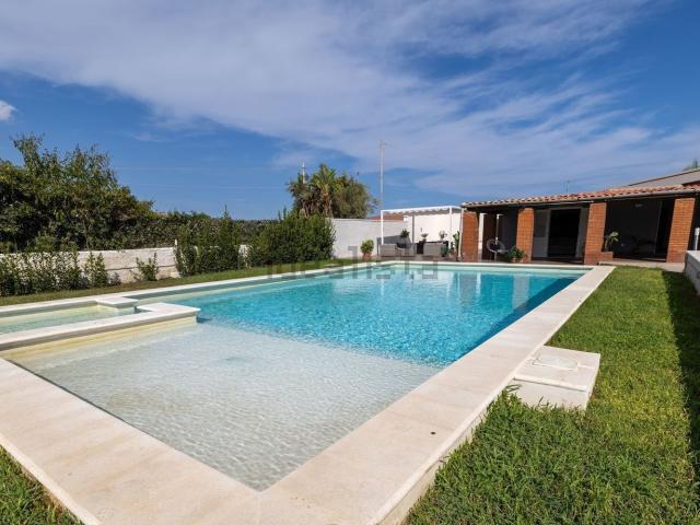 Casa in vendita a Fontane Bianche, Siracusa