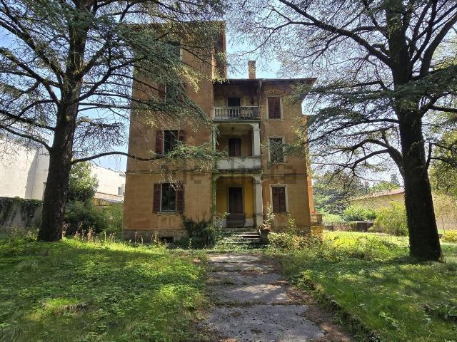 Casa in vendita a Clusone, Lombardia