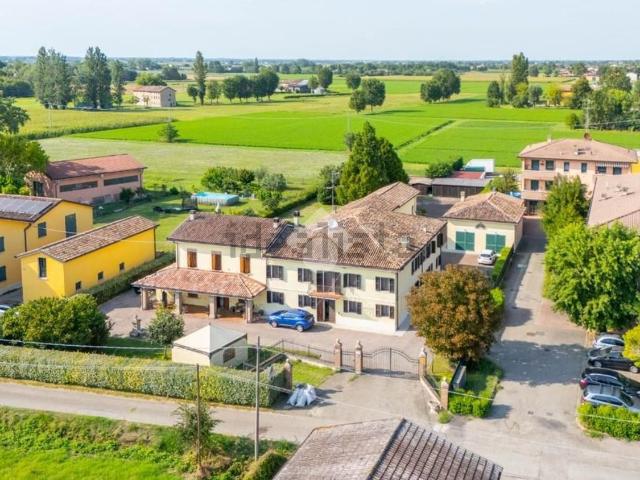 Casa in vendita a Terra di Mezzo, Re
