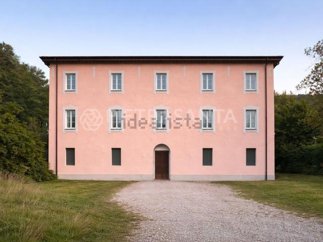 Casa in vendita a Camaiore, Toscana