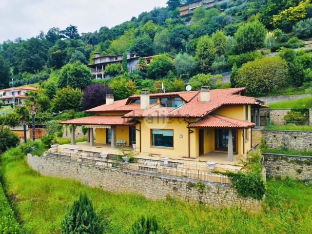 Casa in vendita a Villongo, Lombardia
