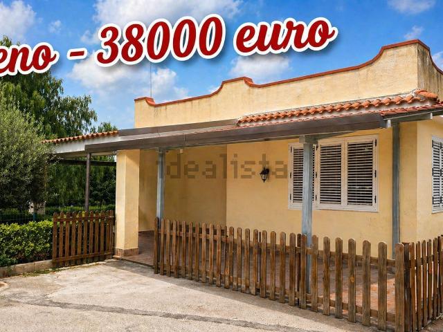 Casa in vendita a Fontane Bianche, Siracusa