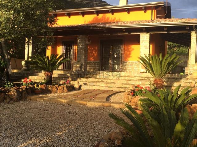Casa in vendita a Giungano, Campania
