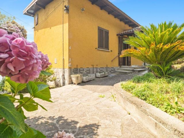 Casa in vendita a Castello, Dervio