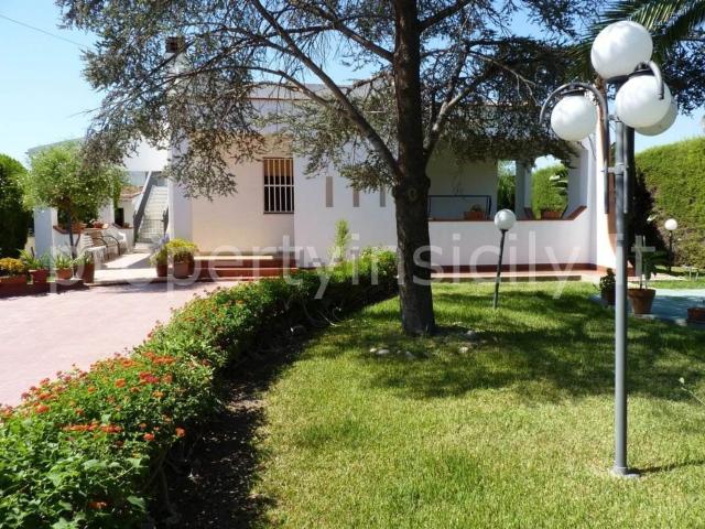 Casa in vendita a Fontane Bianche, Siracusa