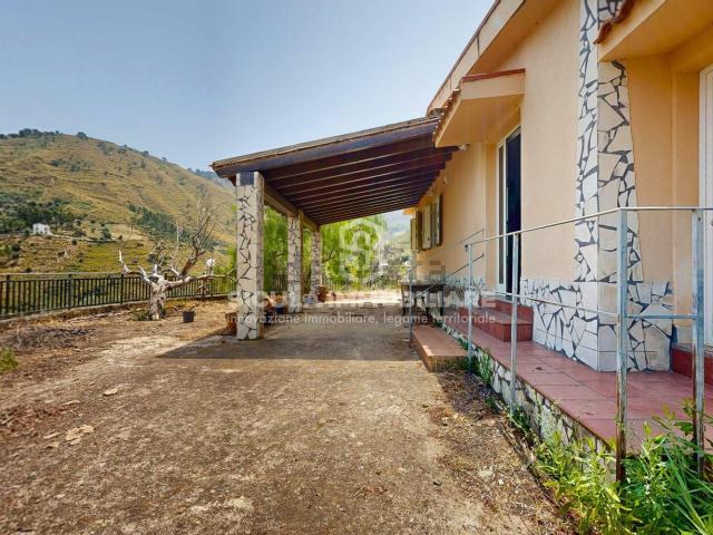 Casa in vendita a Santo Stefano Di Camastra, Sicilia