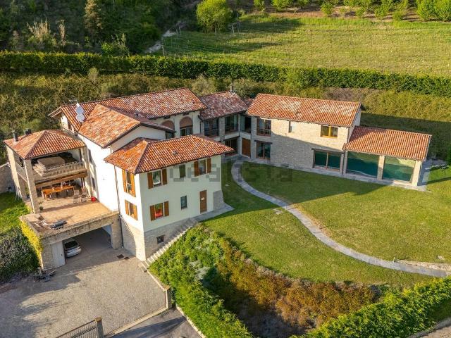 Casa in vendita a Serravalle Langhe, Cuneo