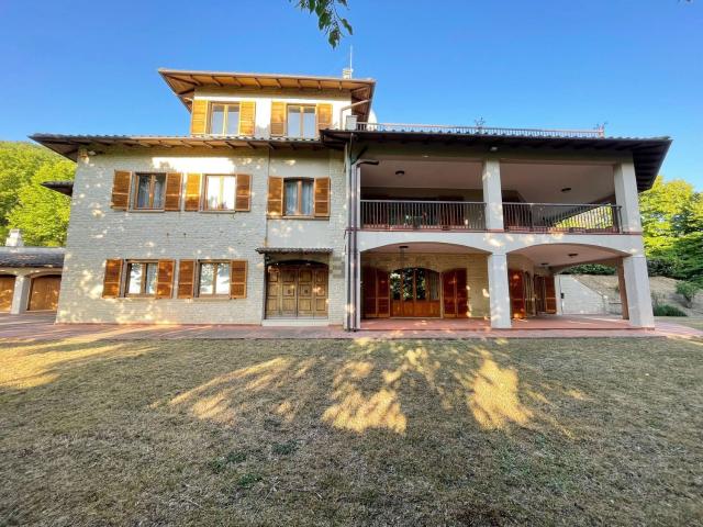 Casa in vendita a Fossato Di Vico, Umbria