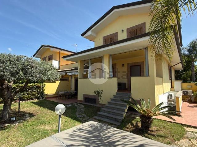 Casa in vendita a Punta di Sabaudia, Sabaudia