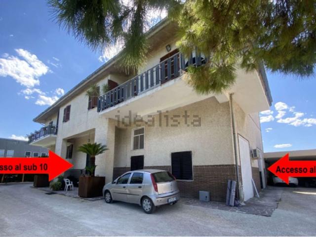 Casa in vendita a Contrada Chiarino, Marche