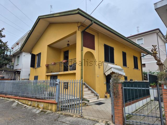 Casa in vendita a Riccione, Reggio Emilia