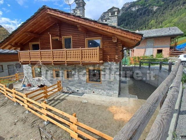 Casa in vendita a Brusson, Aosta
