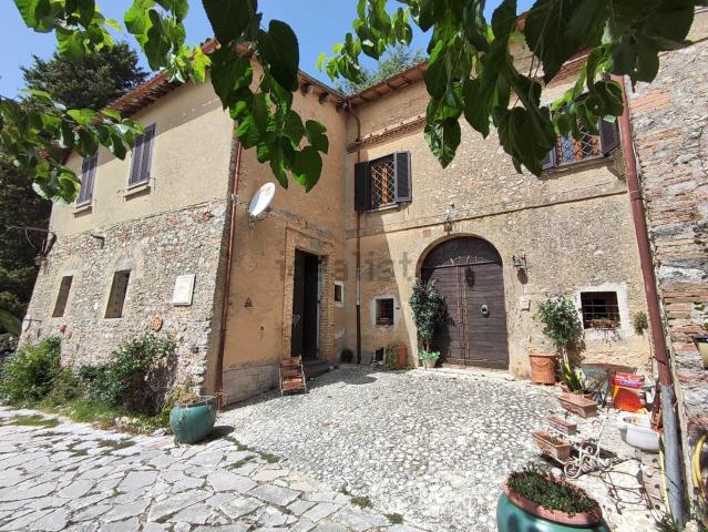 Casa in vendita a Rocca Sinibalda, Rieti