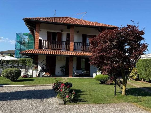 Casa in vendita a Cantù, Lombardia