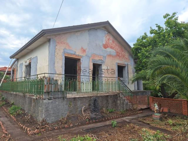 Casa in vendita a Pedara, Sicilia