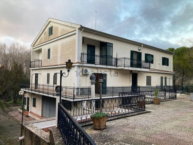 Casa in vendita a Alessandria della Rocca, Agrigento